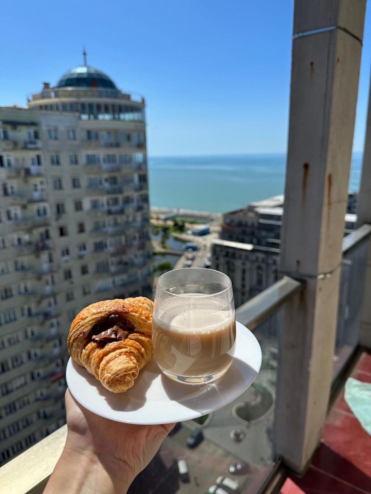 Удобные Апартаменты С Видом На Море Batumi Exterior foto
